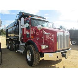 2012 KENWORTH T800 TRI-AXLE DUMP