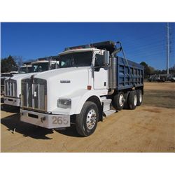 2004 KENWORTH T800 TRI-AXLE DUMP