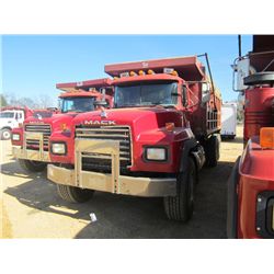 1997 MACK RD688S T/A DUMP