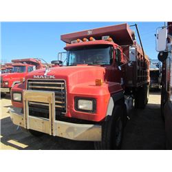 1997 MACK RD688S T/A DUMP