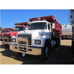 1995 MACK RD688S TRI-AXLE DUMP
