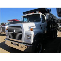 1995 FORD L9000 TRI-AXLE DUMP