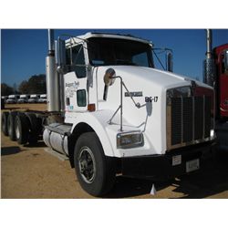 2001 KENWORTH T800 TRI-AXLE TRUCK TRACTOR