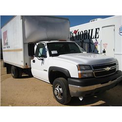 2005 CHEVROLET 3500 S/A VAN TRUCK