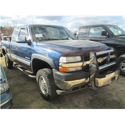 2002 CHEVROLET 2500 4X4 EXTENDED CAB PICKUP