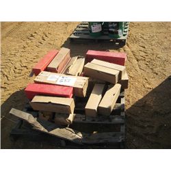 1 LOT (21) BOX WARNING TRIANGLE FLARE KIT