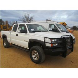 2004 CHEVROLET 2500HD EXTENDED CAB PICKUP