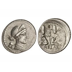Denario. - Acuñada el 46-45 a.C. - JULIO CESAR. - GALIA. - Anv.: Cabeza diademada de Venus a derecha