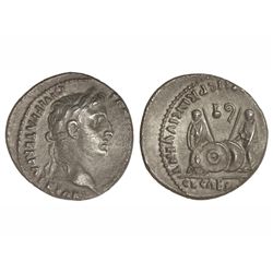 Denario. - 7-6 a.C. - AUGUSTO. - Anv.: CAESAR AVGVSTVS DIVI F. PATER. PATRIAE. Cabeza laureada de Au