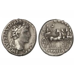 Denario. - 13-14 d.C. - AUGUSTO. - Anv.: (CAESAR AVGVSTVS)DIVI. F. PATER. PATRIAE. Cabeza laureda de