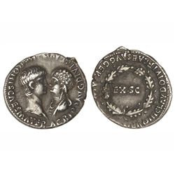 Denario. - Acuñada el 54-55 d.C. - AGRIPINA HIJA y NERÓN. - Anv.: (AGRIPP. AVG. DIVI CLAVD.) NERONIS