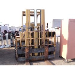 CLARK 8000LB FORKLIFT {print sequence} 274
