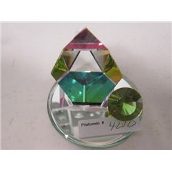 2 pc crystals shapes on mirrored stand