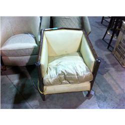 ANTIQUE CHAIR