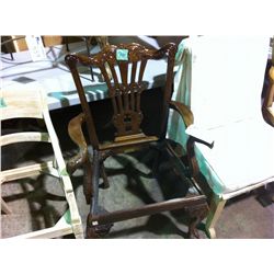 ANTIQUE CHAIR