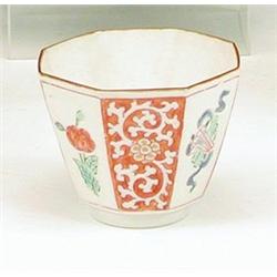 An 18th century Kakiemon tea bowl of taper...