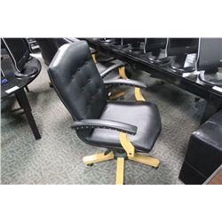 BLACK MAPLE ARM HIBACK TILTER CHAIR