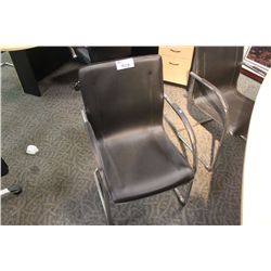 BLACK LEATHER CLIENT CHAIR