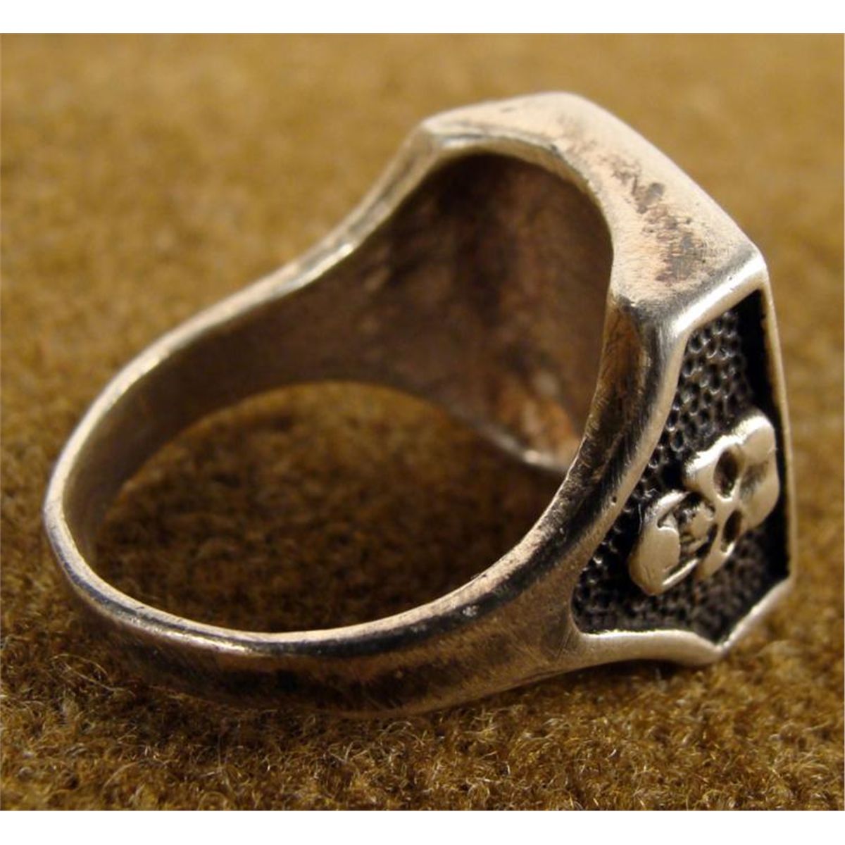 SS RUNES RING W/SKULLS ON SIDES-POST-WAR