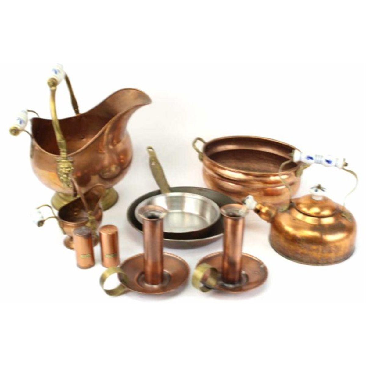 Collection Of 8 Copper Decretive Kitchen Items Includes 2 Candle