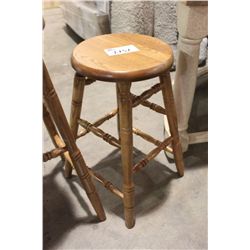 24" TRADITIONAL BAR STOOL