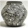 Image 3 : Acoma Pueblo Etched Vase Pottery - Jae