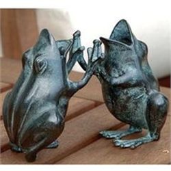 Pattycake Frogs Sculpture