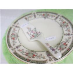 Andrea by Sadek cake plate and server