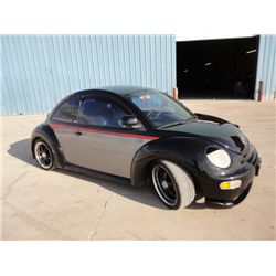 1998 - VOLKSWAGEN BEETLE// 5% BUYER'S PREMIUM ADDED TO PURCHASE PRICE OF VEHICLE.
