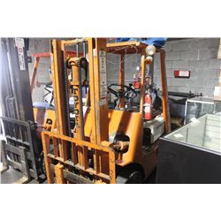 ORANGE TOYOTA 2 STAGE PORPANE FORKLIFT