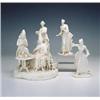 Image 1 : Pareja de damas en el estilo Luis XV, en porcelana blanca de Nymphenburg, mediados S.XIX