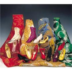 Pareja de zapatos en seda malva, ffs S.XIX.