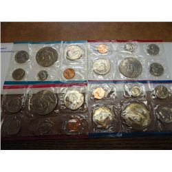 1976 & 78 US MINT SETS (UNC) P/D (WITH ENVELOPES)