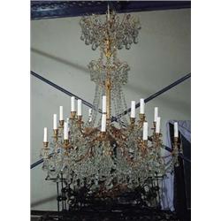 lampara isabelina de veinticuatro luces