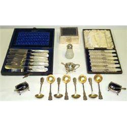 Pair of early C20th Mappin & Webb HM silver salts with blue glass liners;