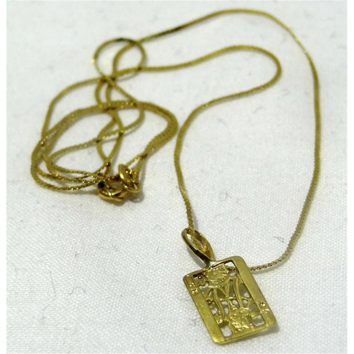 14KT Gold Necklace With Queen of Spades Pendant