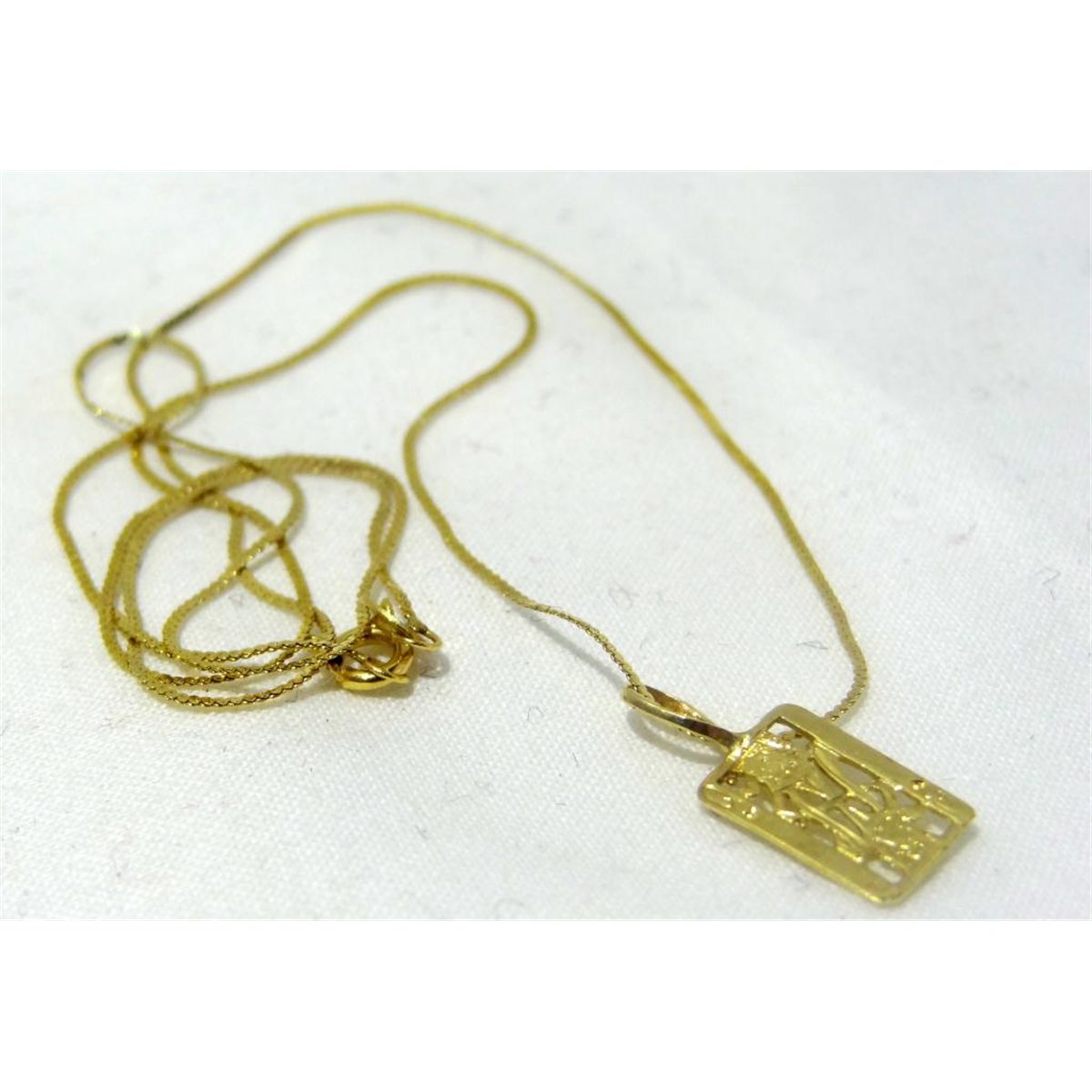 14KT Gold Necklace With Queen of Spades Pendant