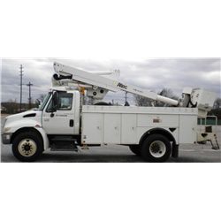 2004 INTERNATIONAL 4300 BUCKET TRUCK