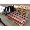 Image 1 : PALLET OF FORKLIFT FORKS
