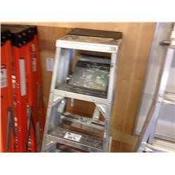 ALUMINUM 6FT STEP LADDER