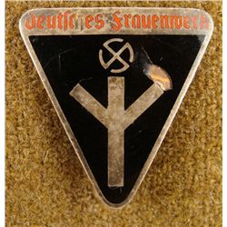 NAZI WOMAN'S ORG BADGE-DEUTSCHES FRAUENWERK MEMBERS