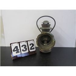 1907 CT Ham Mfg. Co Carriage Light Driver Side Missing Glass