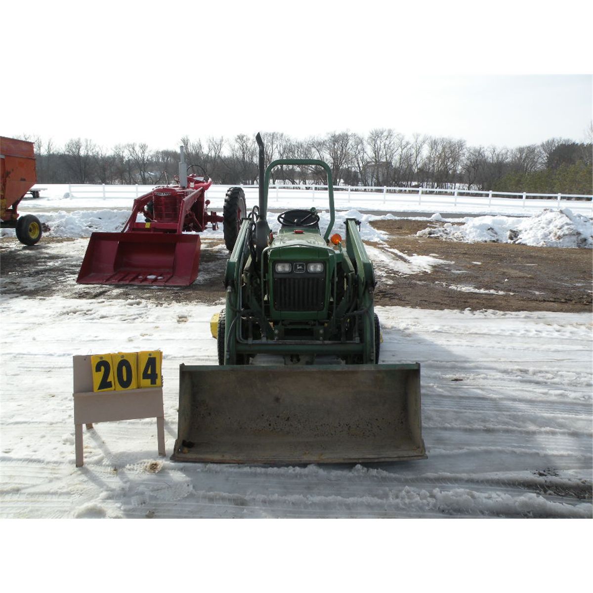 John Deere 650 w/John Deere Model 67 loader SN CH0650S008774