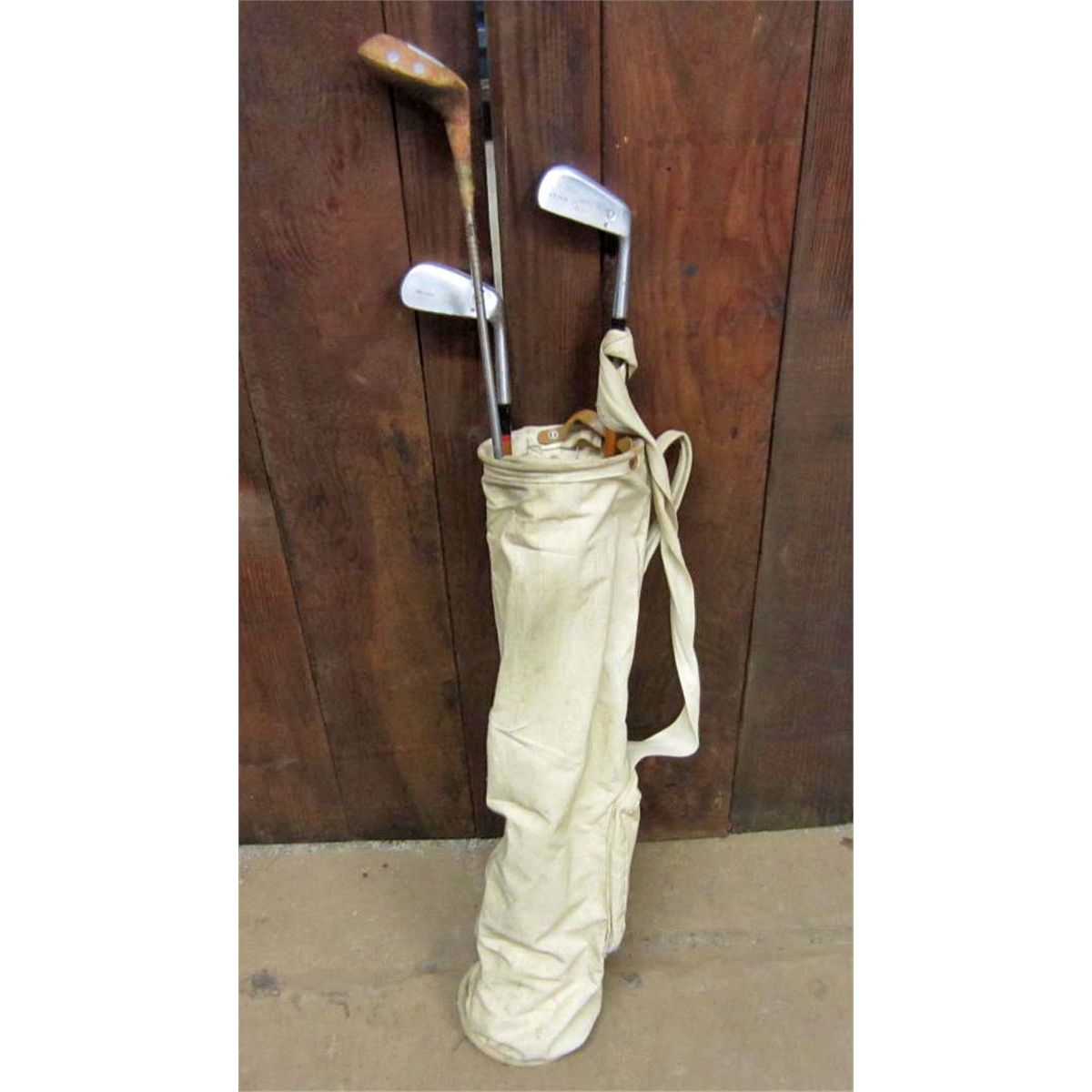 LOT OF 3 VINTAGE GOLF CLUBS W/ BAG 2 HAVE WOOD HANDLES