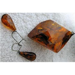 Amber pendant and earring
