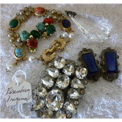 Assorted jewelry pieces