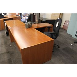 OAK EXECUTIVE DESK WITH RETURN