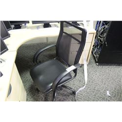 BLACK MESH BACK OFFICE CHAIR