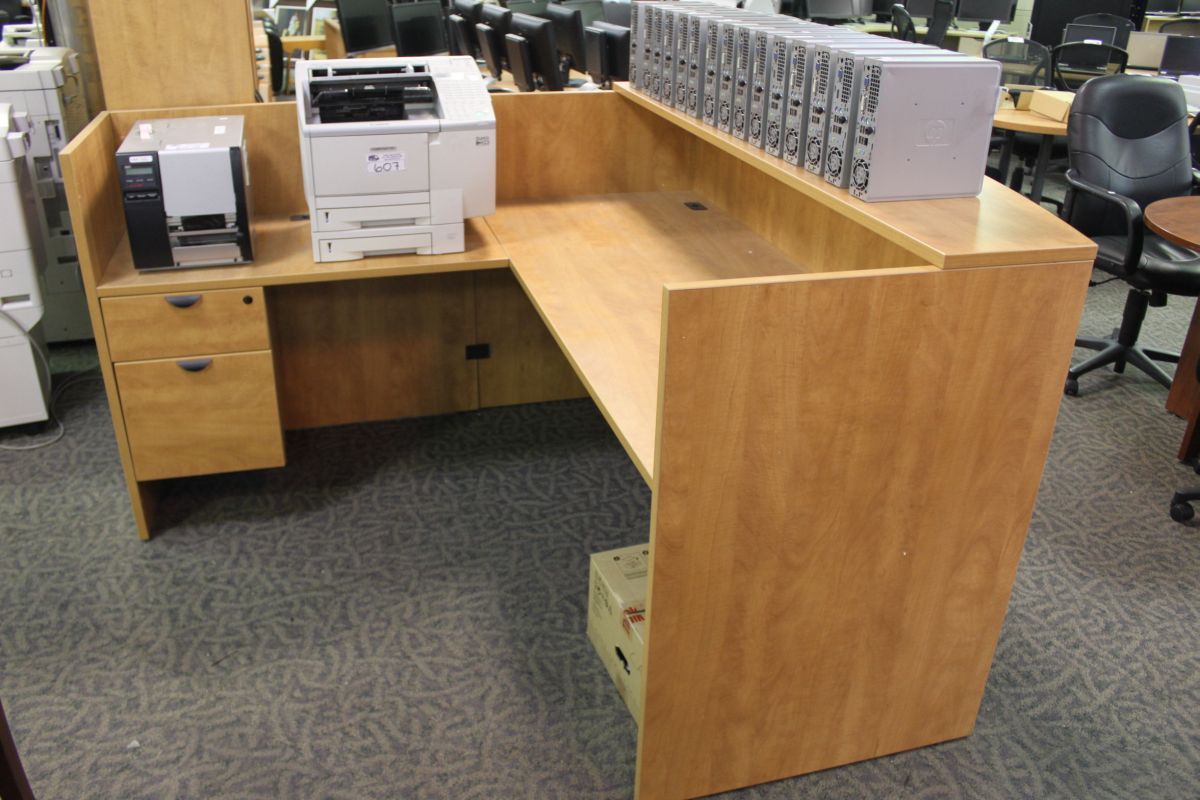 MAPLE GALLERY RECEPTION DESK