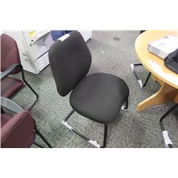 BLACK CLIENT CHAIR